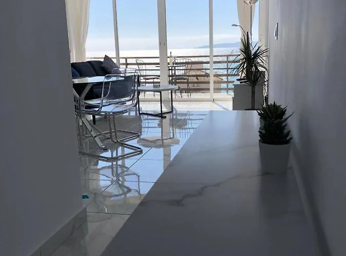 Sea View Near Port *